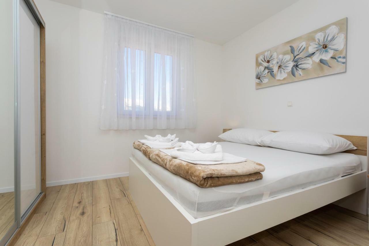 Apartments Mateo 2 Baska  Bagian luar foto